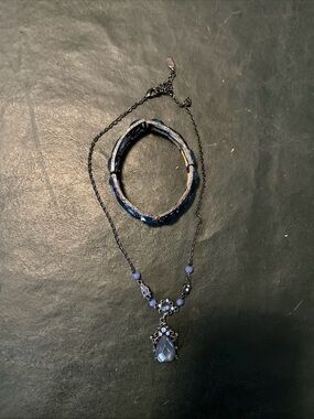 Vintage-Style Blue Pendant Necklace with Matching Bracelet